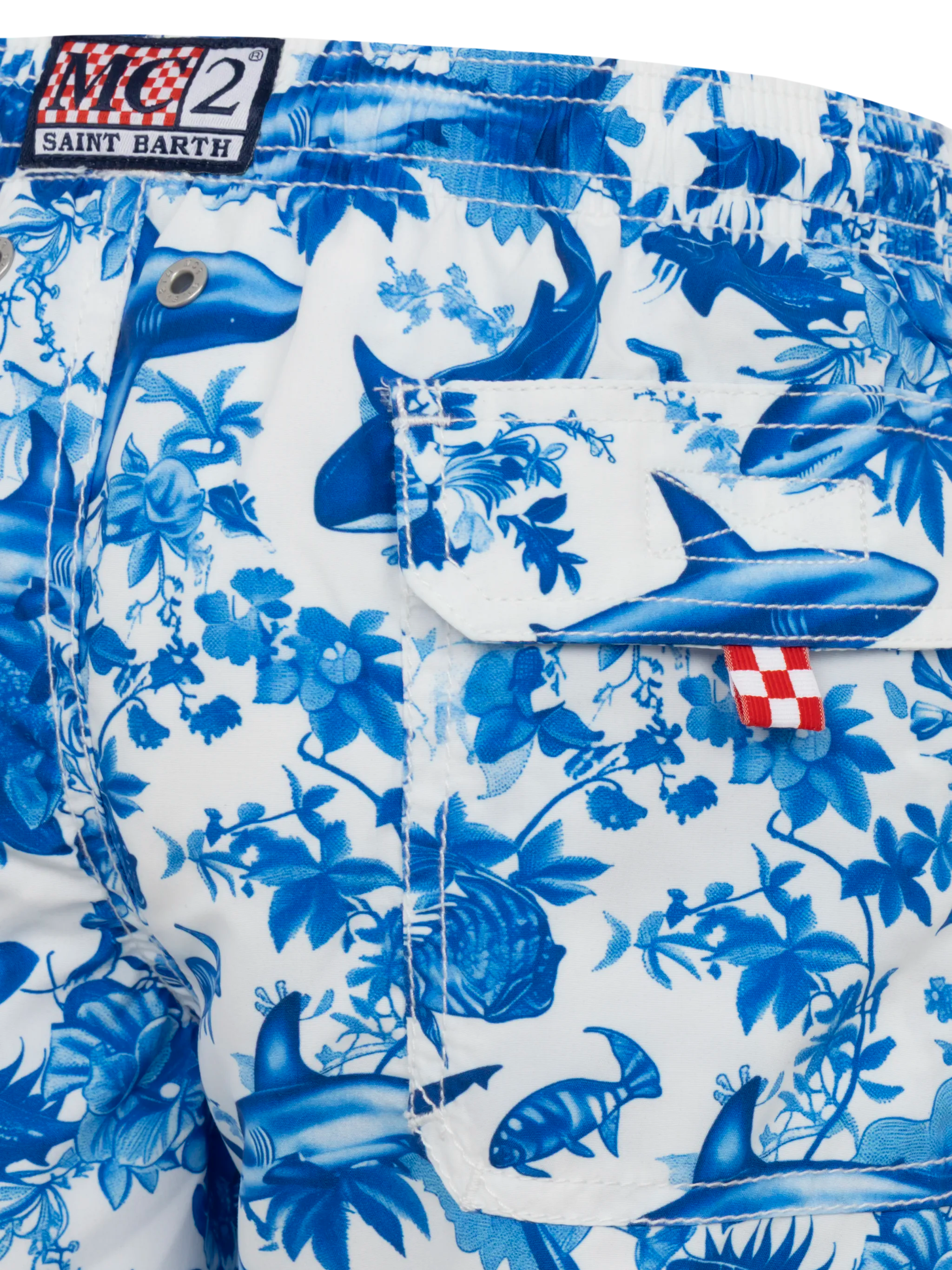 Costume da bagno a pantaloncino di media lunghezza Jean con stampa toile de jouy a squali | DESIGN CO-CREATO DA RICKDICK CON AI - POWERED BY RED-EYE