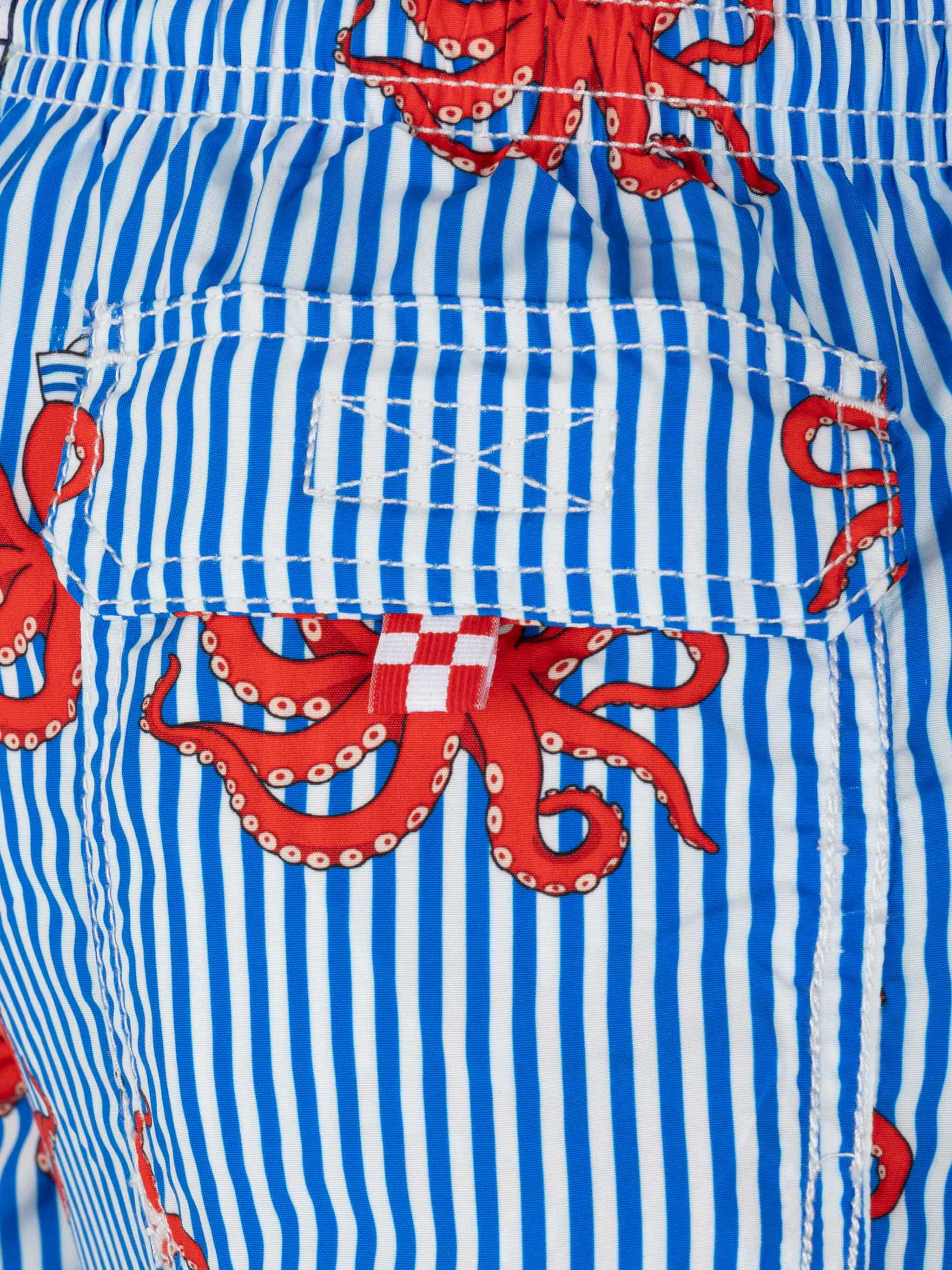 Short da bagno a mezza coscia in jeans con stampa a righe